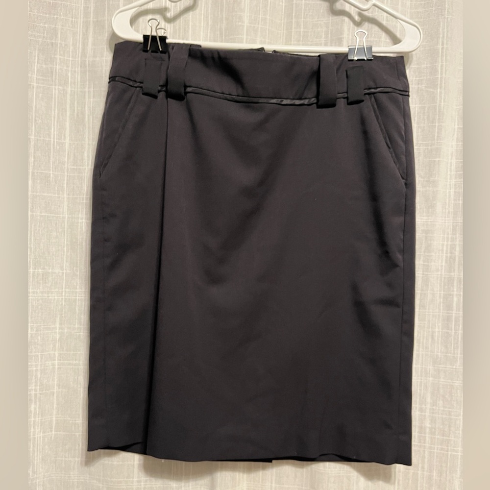BCBG size 8 black skirt